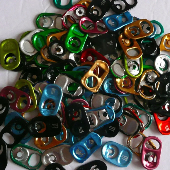 100 + Multi Colored Pull Tabs Can Pop Soda Beer Energy  Drinks Craft Crafting - Picture 1 of 1